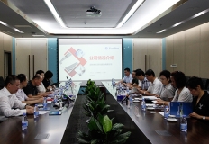 南山區(qū)人大常委會(huì)副主任鄧志榮一行蒞臨長(zhǎng)亮科技考察指導(dǎo)